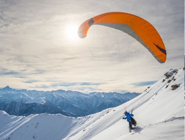 Paragleiten und Tandemparagleiten © Shutterstock
